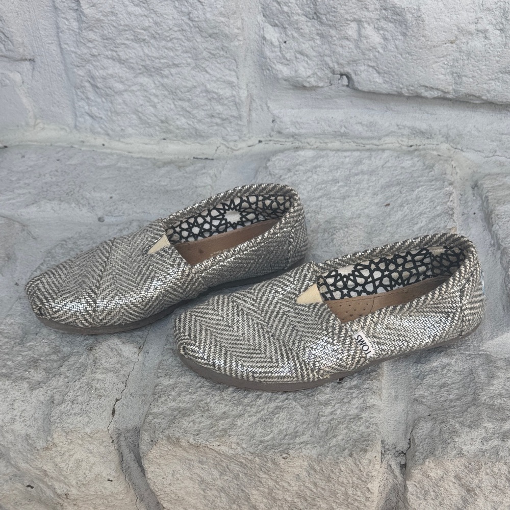 TOMS Women's Silver size 5.5